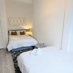 Homestay Team, Edinburgh